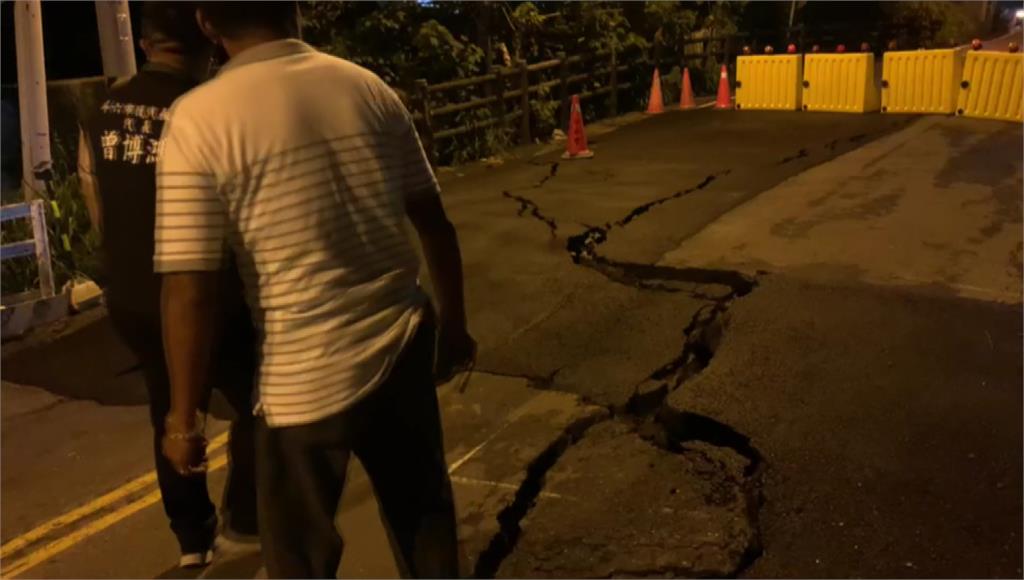 斗六環球中華影城周邊地面塌陷！ 道路緊急雙向封閉