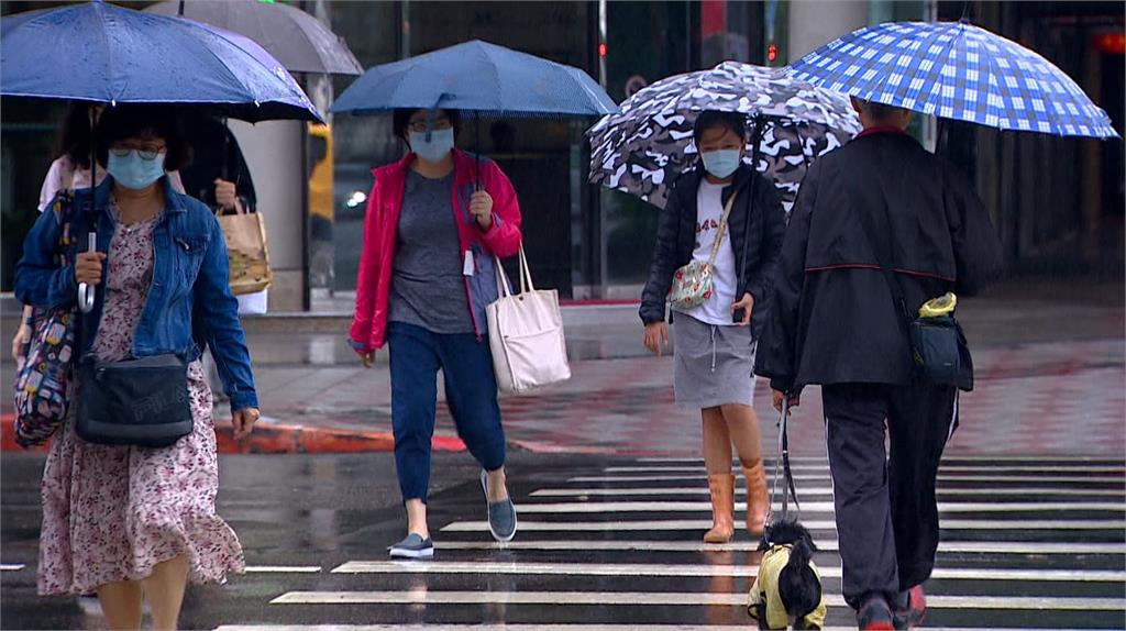 東北季風颱風外圍環流雙重影響，今日留意豪大雨。圖／台視新聞（資料畫面）