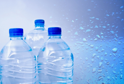 3類人喝水要特別小心！哪些人不能喝太多水？解析風險與安全喝水法