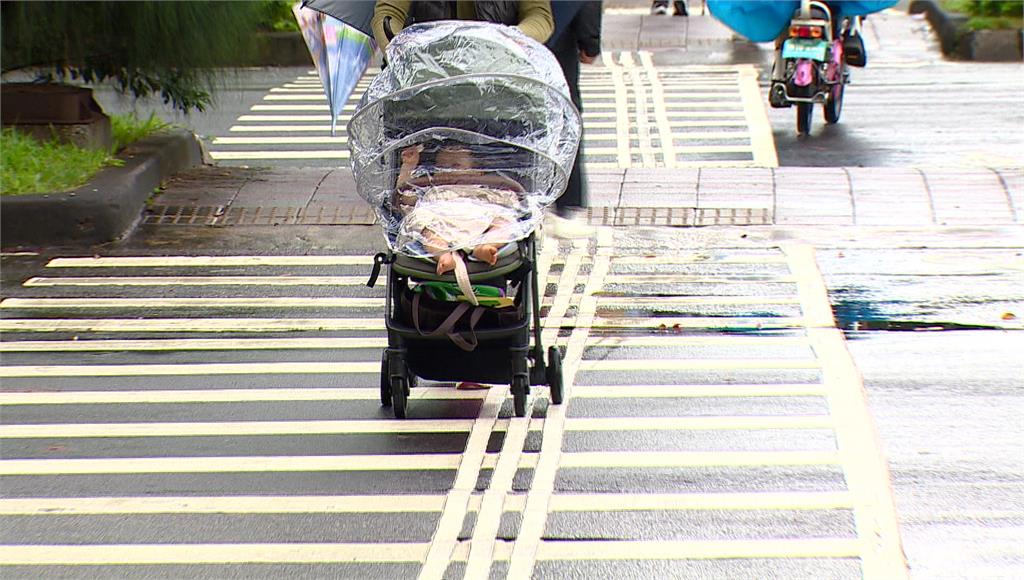 周末「全台有雨」狂下48小時！專家預告：平安夜又濕又冷