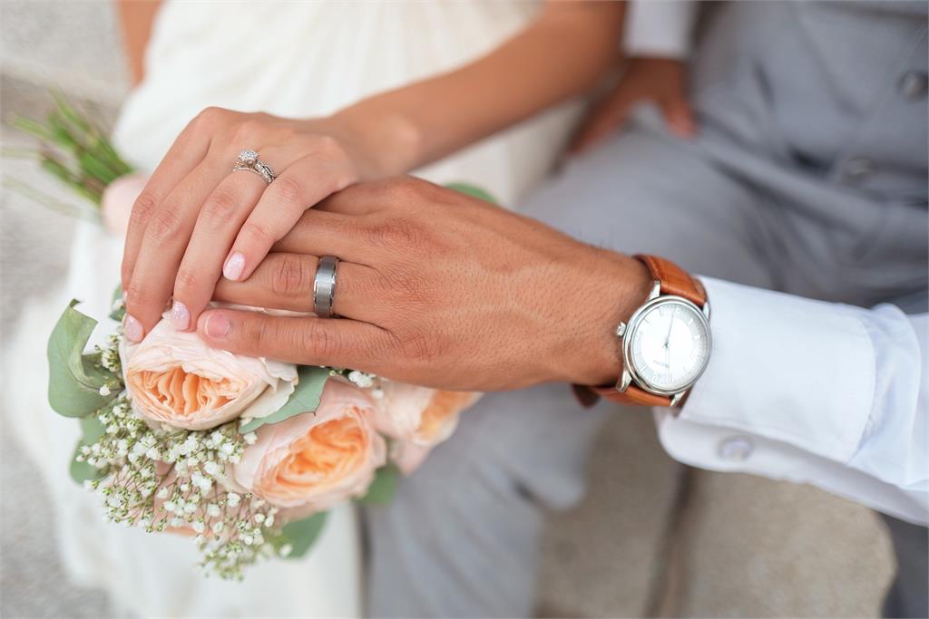 不少美國人搶在「2022年2月2日」這天登記結婚或舉行婚禮。示意圖／翻攝自Pexels