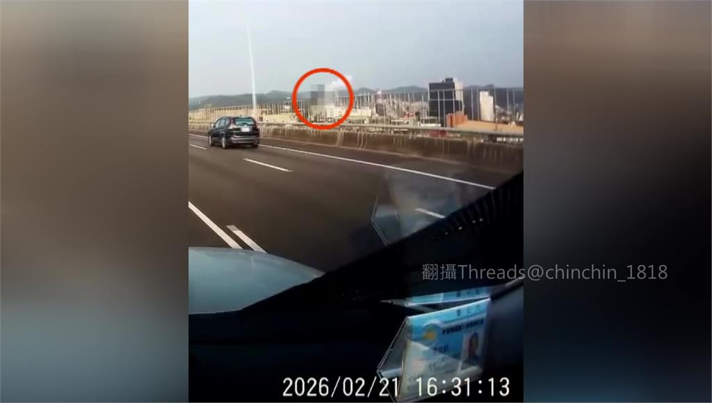 男搭小黃暴怒大吼要求停車...竟跳五楊高架不治 攀爬圍籬畫面曝光