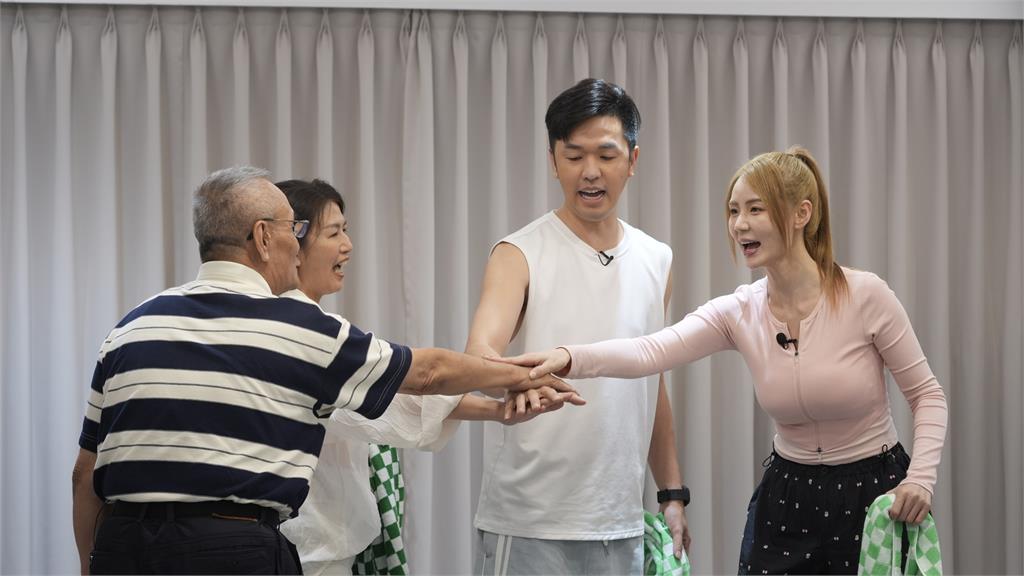 《雙星家遊團》 香蕉、短今攜父母同遊 分享人生辛酸惹哭全場