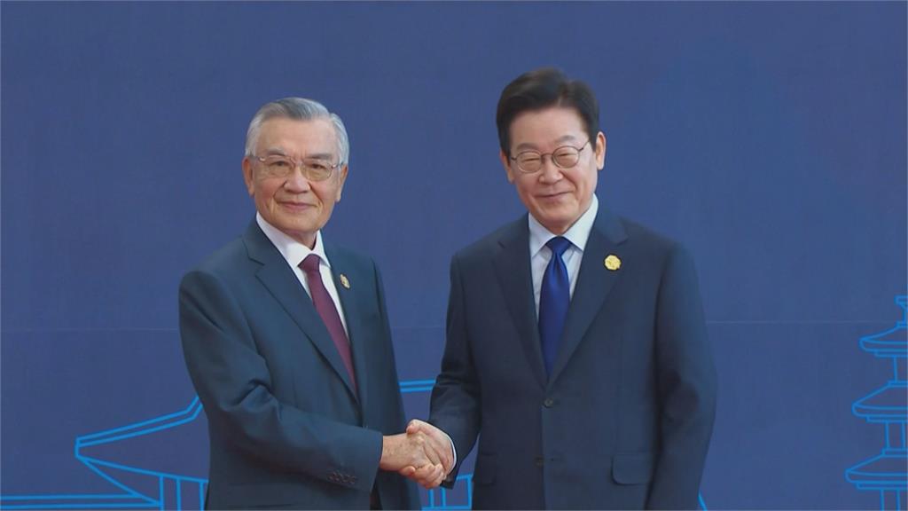 APEC峰會登場！林信義現身開幕現場 與李在明握手致意