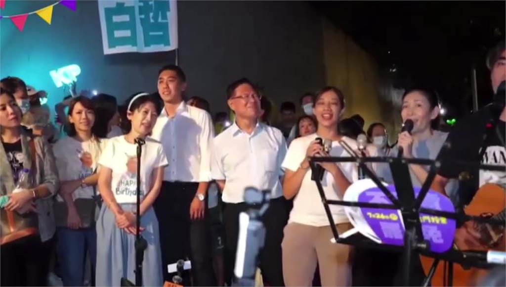 陳佩琪號召小草們在台北看守所外邦柯文哲慶生。圖／台視新聞