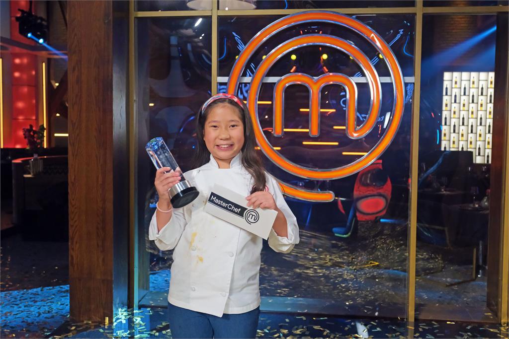 台裔10歲女孩莉亞奪下《小小頂級廚師美國版》第8季冠軍。圖／翻攝自Twitter@MasterChefJrFOX