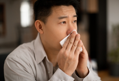 鼻子乾到流血？醫揭原因 教「4招」改善鼻腔乾燥：別一直用手摳