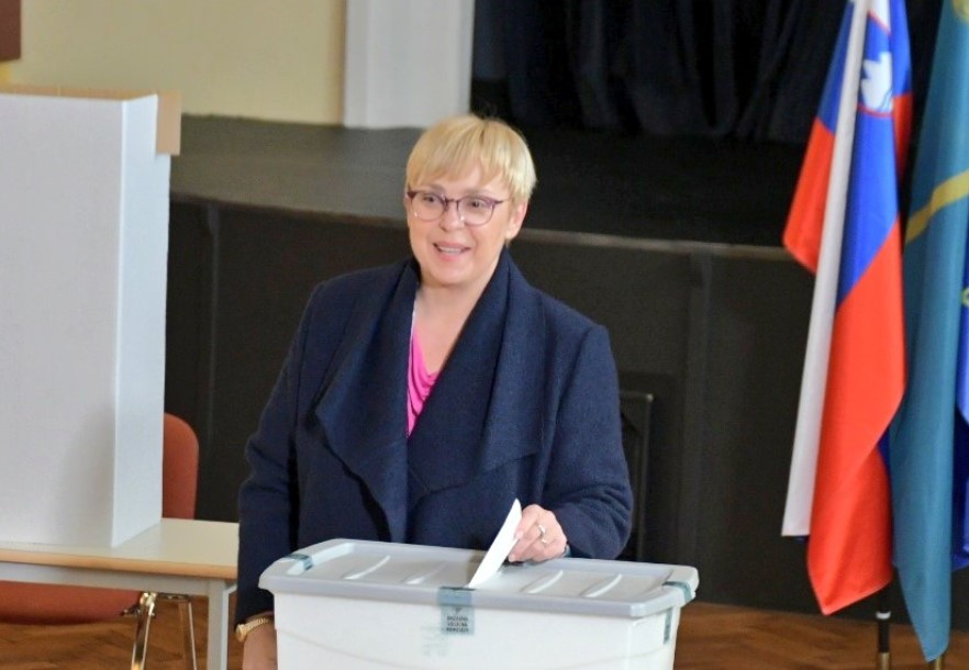 斯洛維尼亞新任女總統。圖／翻攝自Twitter@nmusar
