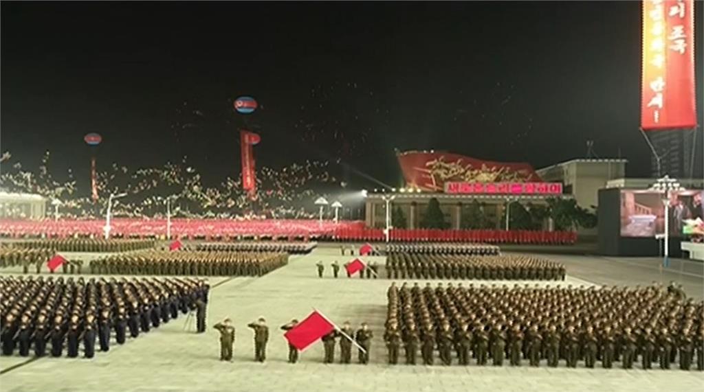 北韓在半夜舉行閱兵。圖／翻攝自AP Direct