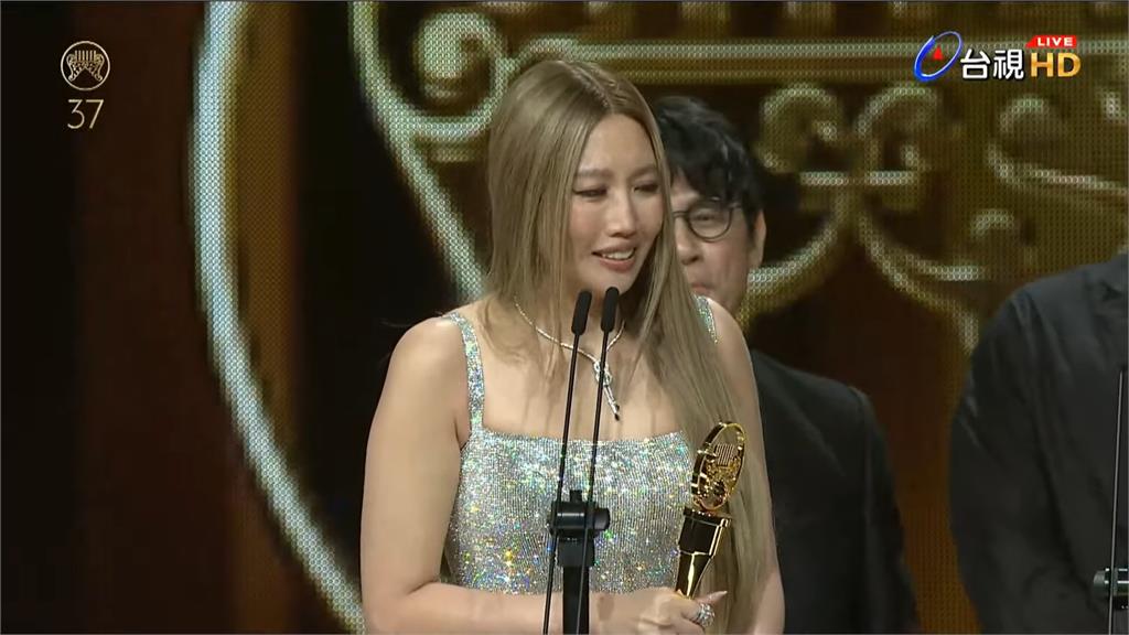 金曲37／A-Lin〈幸福在歌唱〉擊敗蔡依林、張惠妹奪年度歌曲獎