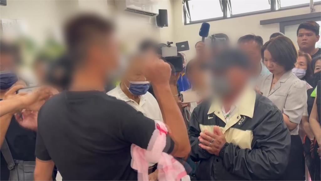 護理師告別式肇事者不敢來！律師稱「他怕被打」 父到場代道歉遭包圍