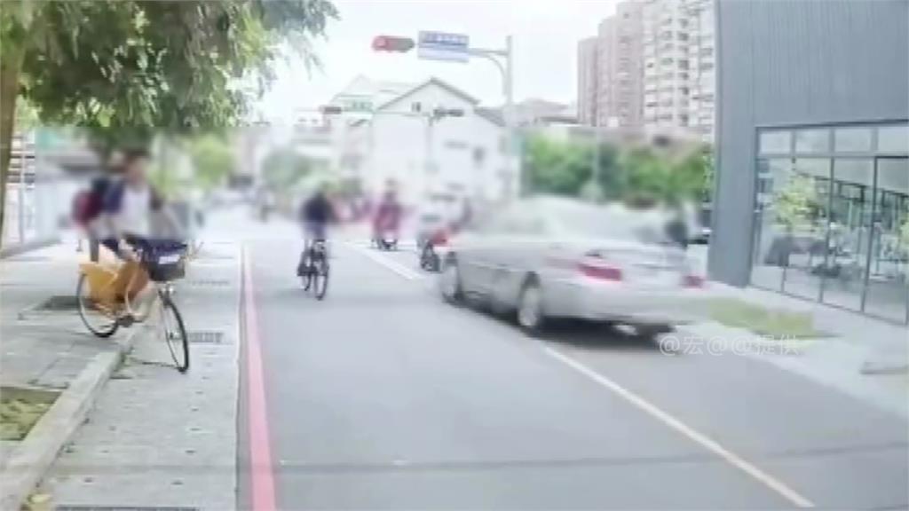 三峽嚴重車禍3死12傷「肇事翁無酒駕」 民眾赴現場獻花哀悼