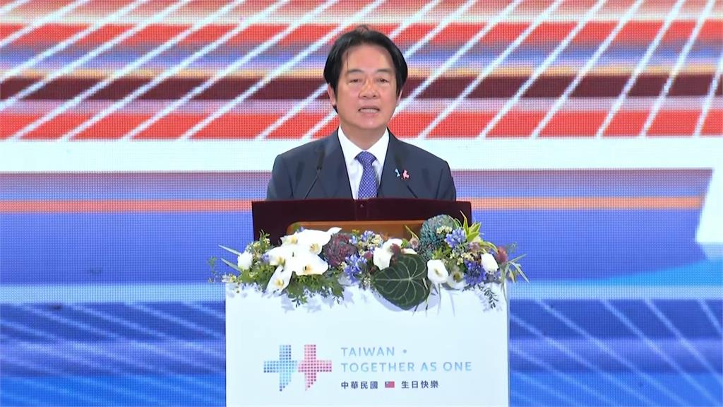 賴清德國慶晚會當面向韓國瑜籲116年總預算盡速通過 卓揆也向韓握手