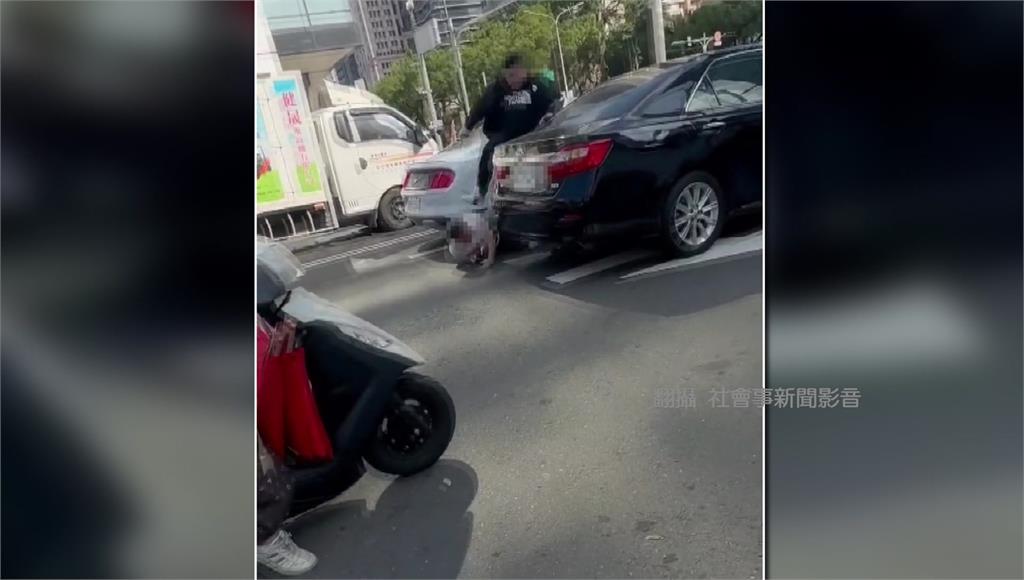 喇叭聲引發街頭全武行！噴辣椒水、砸水瓶 火爆鬥毆畫面曝