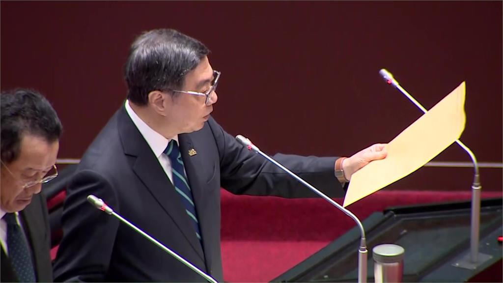 自費包機爭議 卓榮泰秀「牛皮紙袋」反嗆王鴻薇：單據都在這