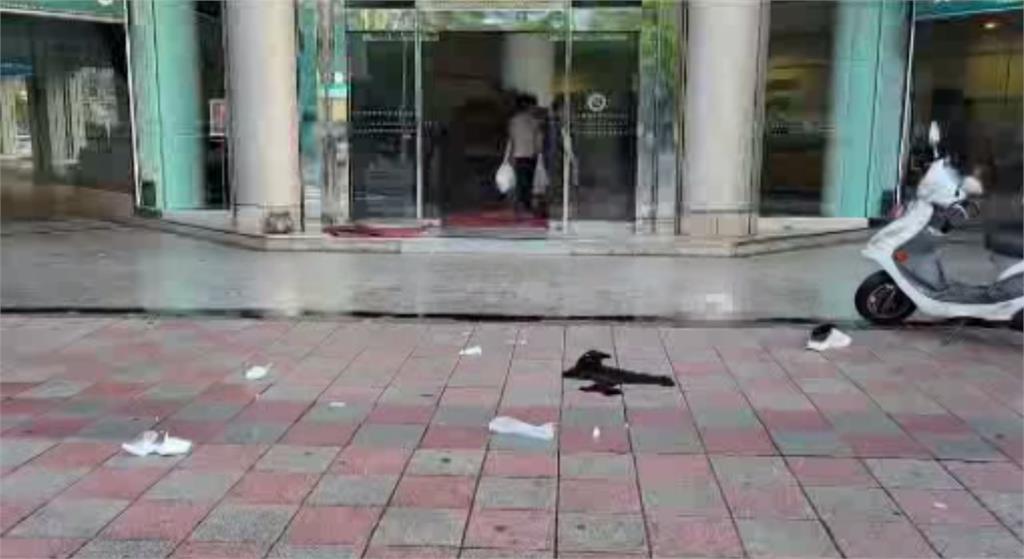 東區酒店前驚傳街頭砍人，男左肩刀傷不治。圖／台視新聞