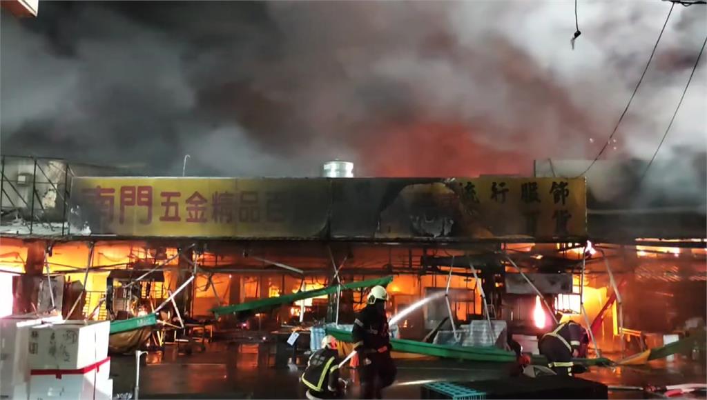 桃園南門市場暗夜祝融 豬肉攤商苦嘆：豬肉才要解禁又遇大火