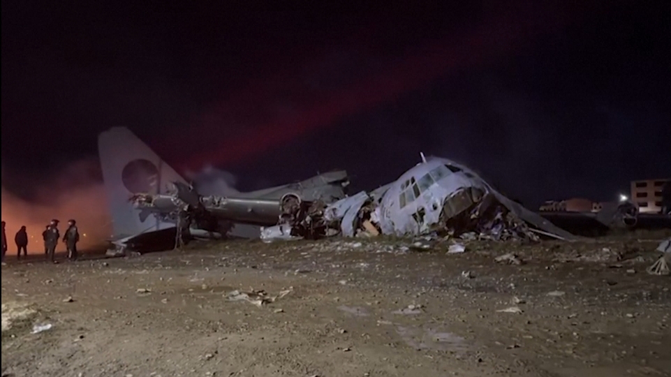 玻利維亞空難15死 民眾竟湧現場瘋搶鈔票