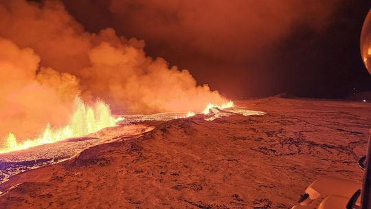 冰島西南部火山爆發。圖／翻攝自冰島氣象局