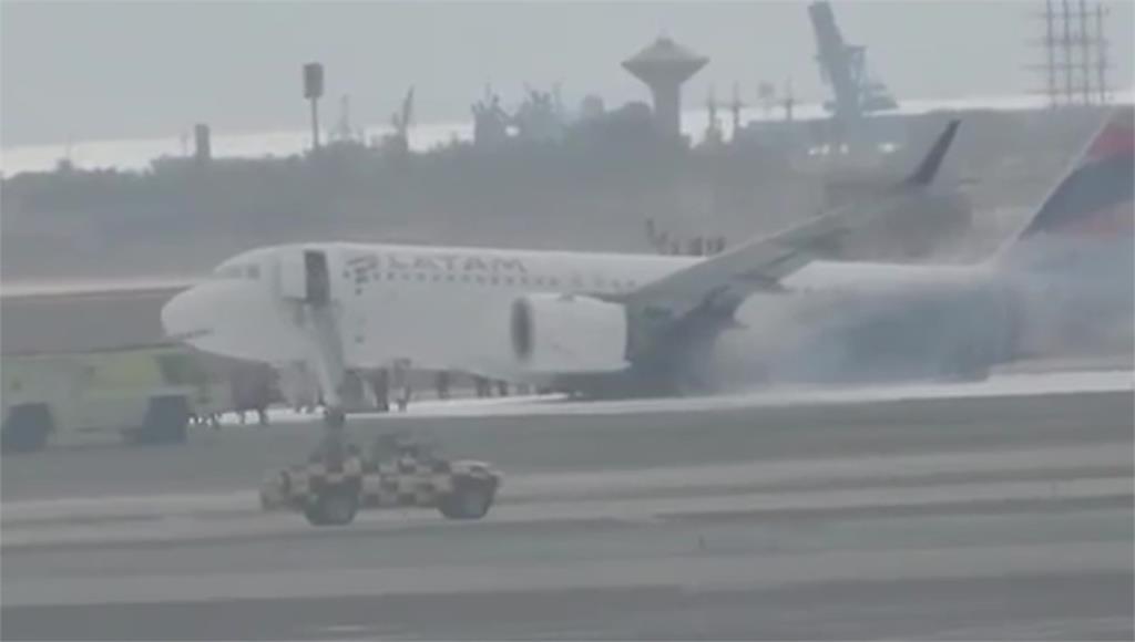 秘魯發生客機撞消防車飛安意外。圖／美聯社、路透社