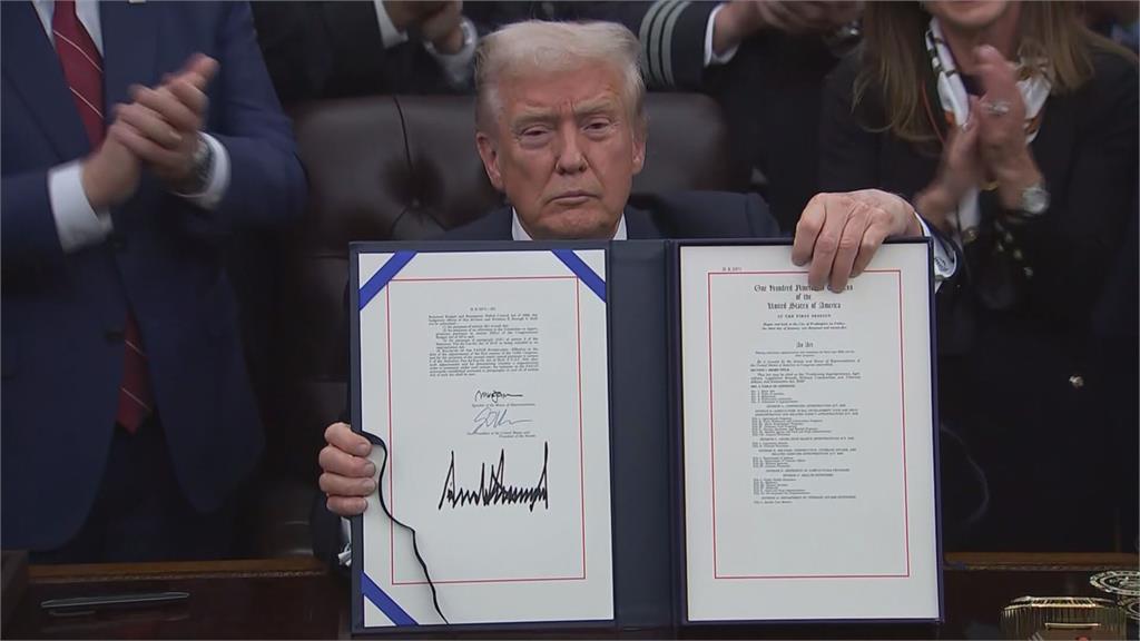 參議員倒戈投贊成票 結束43天政府關門僵局