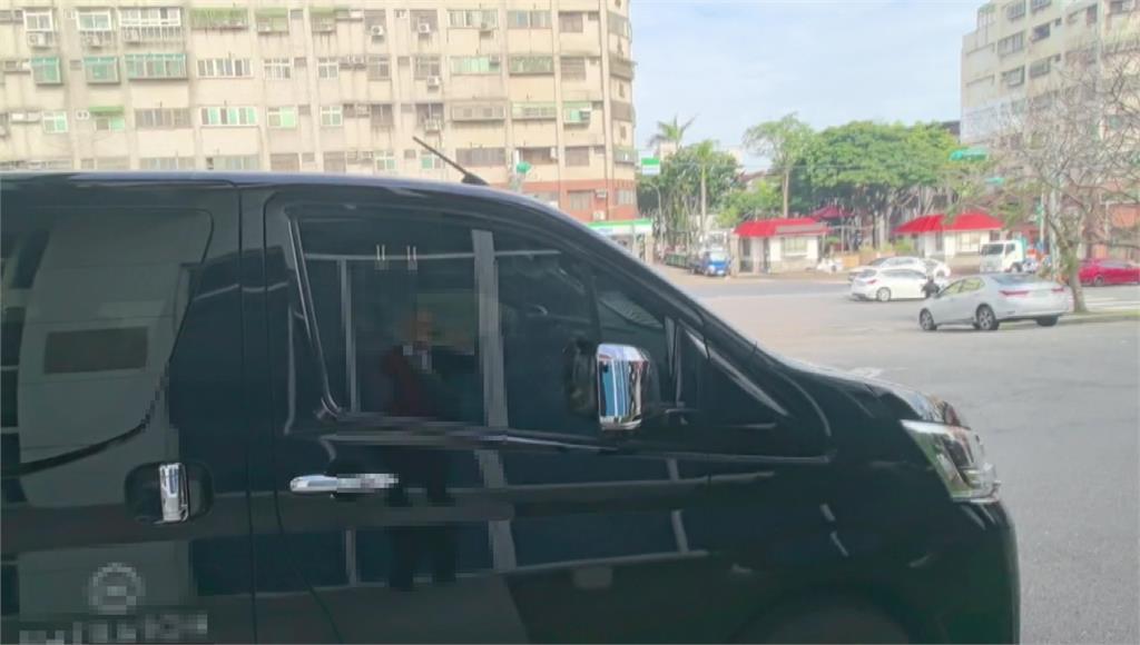 疑小孩吵鬧.踹椅背！ 一家四口遭知名飯店接駁車丟包交流道旁