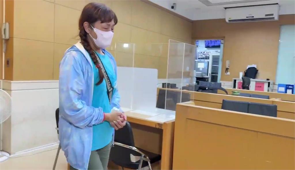 陳姓女會計送往北檢複訊。圖／台視新聞