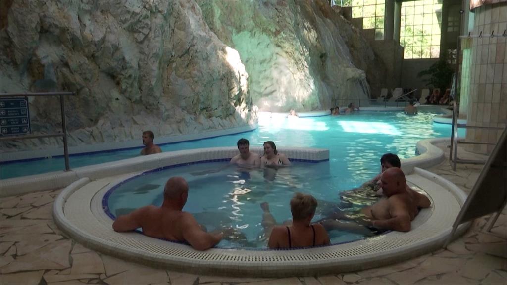 匈牙利洞穴溫泉浴場。圖／路透社