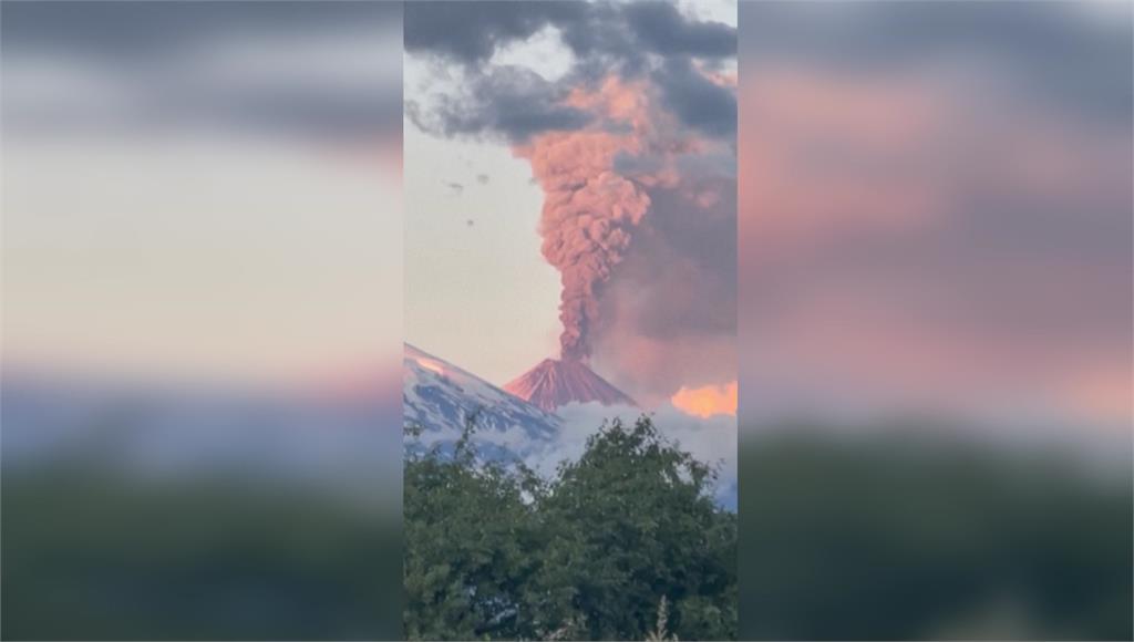 火山爆發也有可能是地震導致？專家這麼說。圖／路透社、NHK