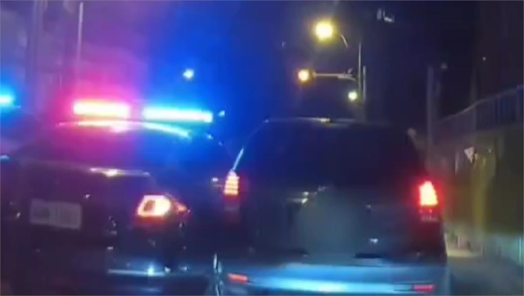 桃園爆警匪追逐！毒販拒檢衝撞 警方連開5槍攔人