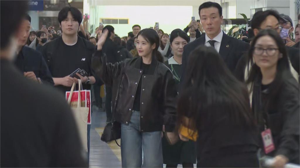 IU、朴寶劍降臨高雄超親民！CORTIS首次來台全員帥氣亮相