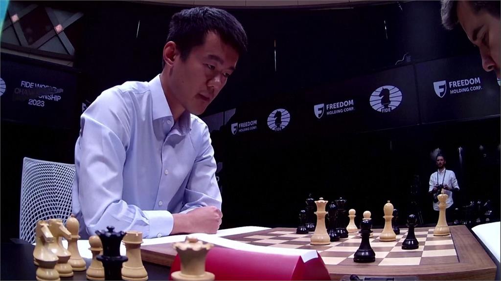 丁立人戰勝俄羅斯強敵，成為中國首位世界西洋棋王。圖／路透社