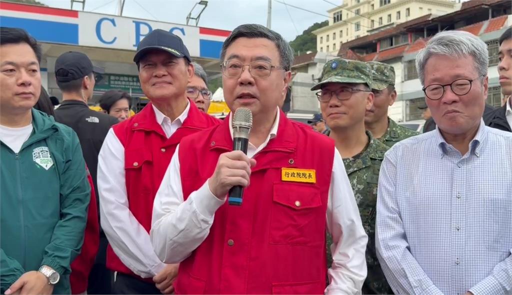 轎車遭裝甲車輾過求償 卓揆要軍方放心
：我跟顧部長1人一部都沒問題