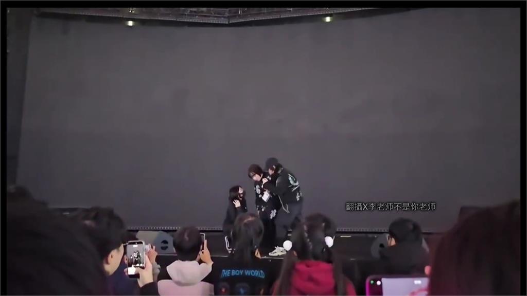 中禁日令擴大！大槻真希唱《航海王》曲目被斷電�
	、消音請下台