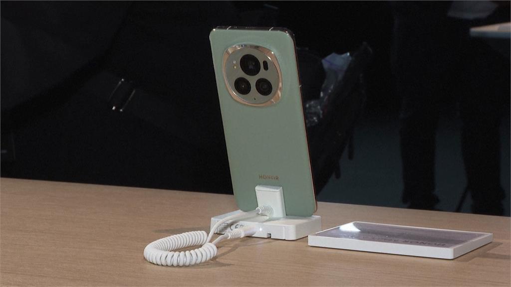 MWC新款AI手機亮相！ 主打眼球追蹤技術
