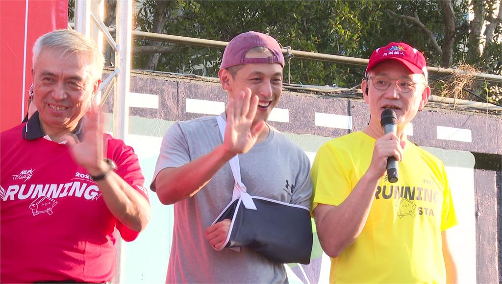 蔣萬安
、吳怡農「同場不同台」
！徐國勇談綠營北市長人選	
：徵詢中